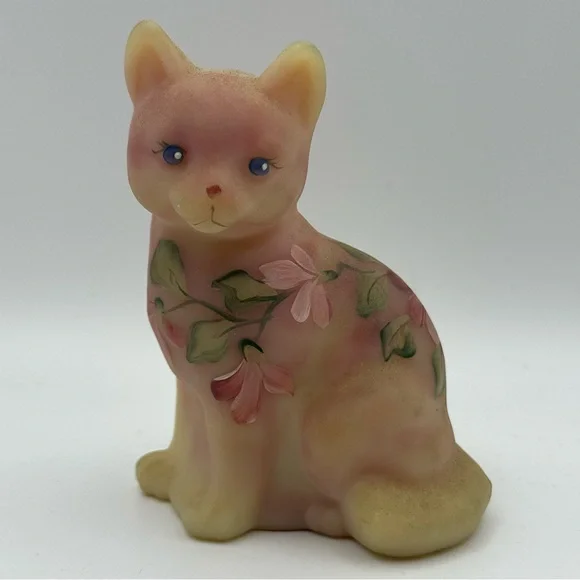 Fenton Burmese Sitting Cat Figurine with Handpainted and Roses Blue Eyes Glow - Picture 1 of 9
